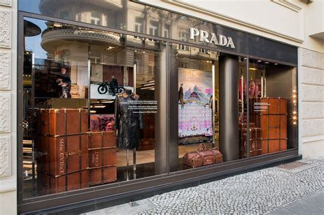 prada производители одежды и обуви италии|prada online shopping.